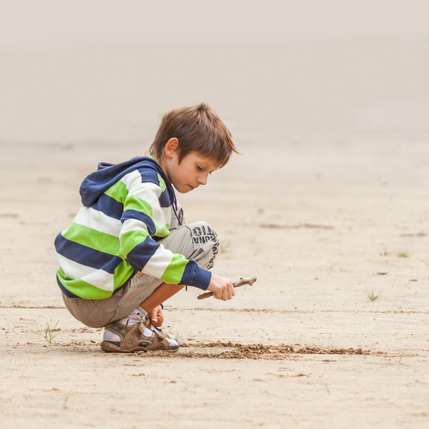 Young boy playing - Фото, изображение