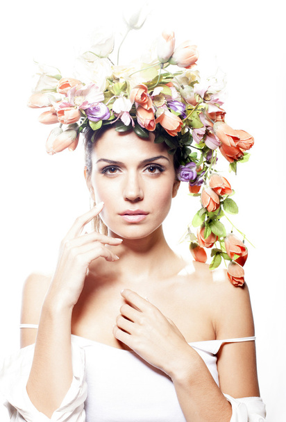 Beautiful woman with flowers in her hair - Foto, Imagem