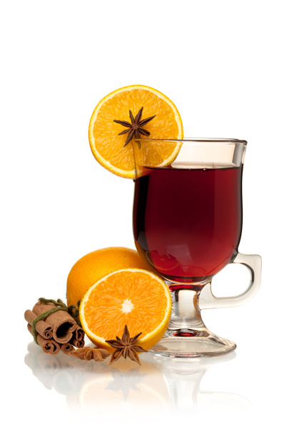 Vinho quente com laranjas, anis e canela
 - Foto, Imagem
