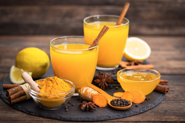 Healthy turmeric drink with honey, cinnamon, lemon and ginger - Valokuva, kuva