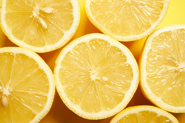 fresh lemons on a yellow minimalistic background - Foto, afbeelding
