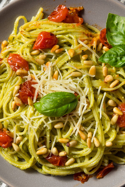 Healthy Homemade Basil Pesto Pasta with Tomatoes and Pine Nuts - Zdjęcie, obraz