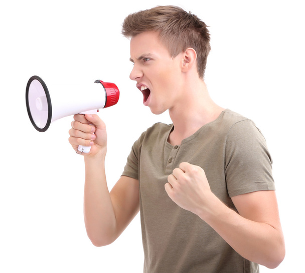 Retrato de un joven guapo gritando usando megáfono, aislado en blanco
 - Foto, Imagen