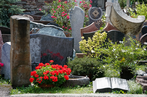 Pierres tombales et pierres tombales à vendre à Ihringen Allemagne
 - Photo, image