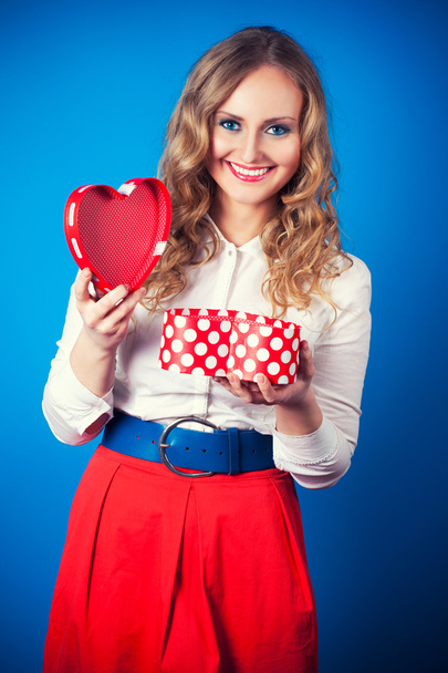 Woman holding heart-shaped box - Фото, зображення