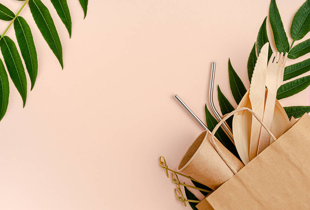 Plastic free set with bamboo, paper cutlery and metal straws on pink background. Zero waste - Fotografie, Obrázek