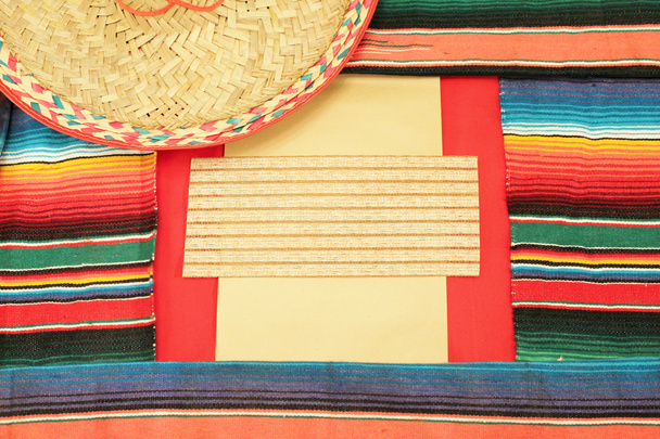 毛布ソンブレロ バック グラウンド コピー スペース フィエスタ メキシコのポンチョ セラーベ敷物 - 写真・画像