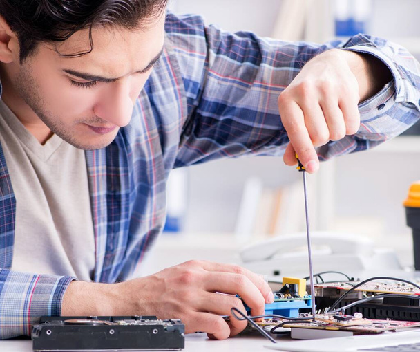 Professional repairman repairing computer in workshop - Photo, Image