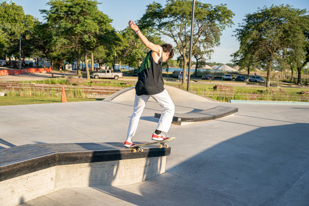 Skateboarders are practicing tricks in a skate park, Detroit, Michigan, USA, August 12, 2020 - 写真・画像
