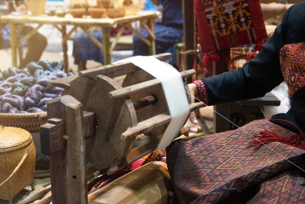 Fábrica de tejido a mano, Tejido artesanal de algodón Tailandia - Foto, Imagen