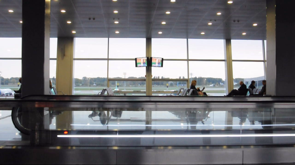 Mozgólépcső Boriszpili Repülőtér - Felvétel, videó