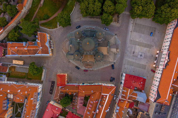 An aerial shot of the red rooftops of the buildings in the city of Tallinn, Estonia - Fotoğraf, Görsel