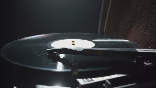 Vidéo d'un gramophone rétro avec disque vinyle - Séquence, vidéo