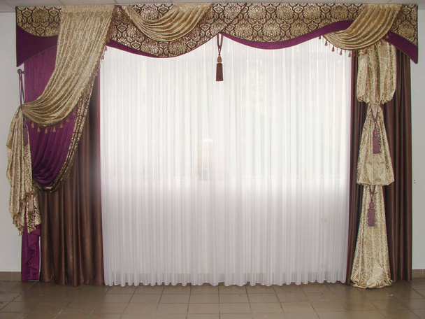 fenêtre avec tulles et rideaux - Photo, image