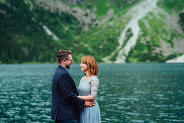 young couple on a walk near the lake surrounded by the Carpathian mountains - Φωτογραφία, εικόνα