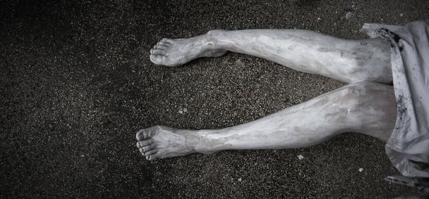 Ноги жахів жінки-привида моторошно з копіюванням простору для тла, концепція дня Хеллоуїна
 - Фото, зображення