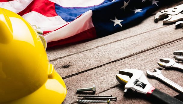 USA Labor day concept, Top view flat lay of different kinds wrenches with American flag on wood table. First Monday in September, creation of labor movement and dedicated to social of American worker - Foto, Imagem