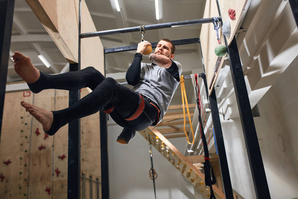 Physically challenged climber preparing to international bouldering competition - 写真・画像