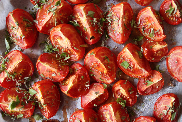 Home-made oven-roasted tomatoes - Fotoğraf, Görsel
