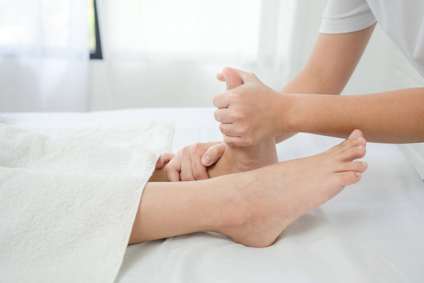 Foot massage in a health spa salon. - Foto, immagini