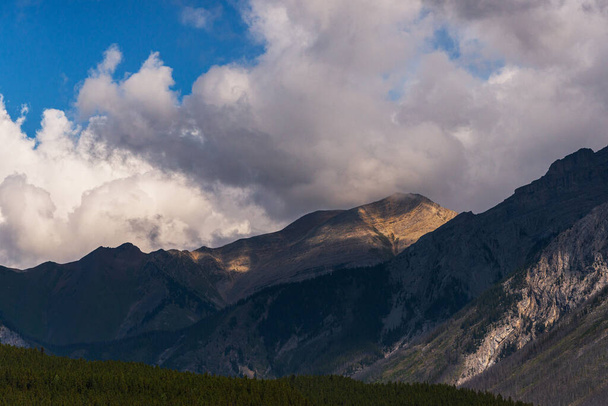 Φυσικό τοπίο στο Banff National Park, Καναδάς - Φωτογραφία, εικόνα