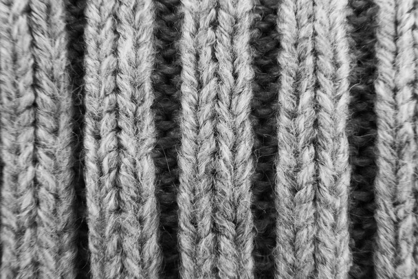 Gestrickte Wolle Hintergrund Textur Makro mit selektivem Fokus graue Rippen - Foto, Bild