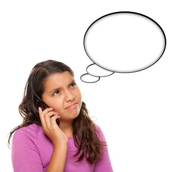 Іспаномовний підліток у віці дівчина по телефону з порожньою бульбашкою думок
 - Фото, зображення