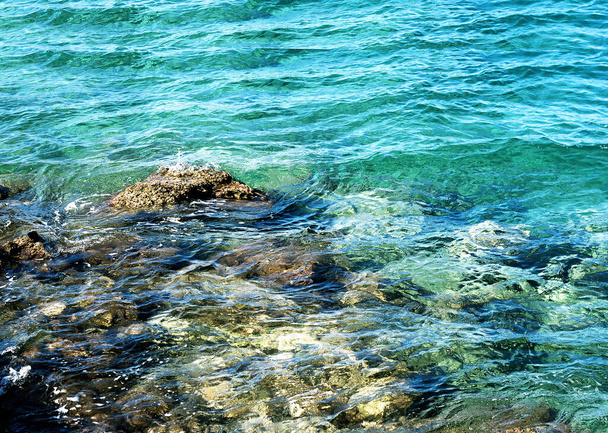 Kék tiszta víz Krétán, Égei-tenger, Görögország - Fotó, kép
