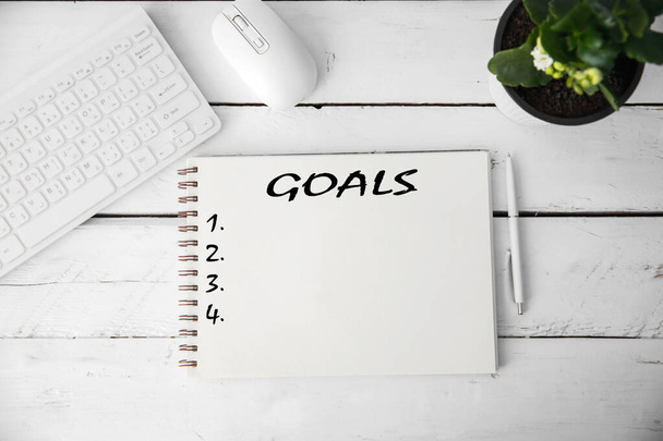 goals text on  notepad with keyboard on des - Фото, зображення