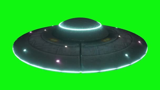 UFO - Latający spodek z niebieskimi światłami obracającymi się nieskończoną pętlą powtarzającą się izolowane na zielonym tle ekranu - Materiał filmowy, wideo