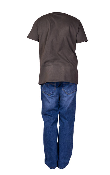 camiseta gris oscuro de los hombres y pantalones vaqueros azules aislados en ropa background.casual blanco - Foto, Imagen