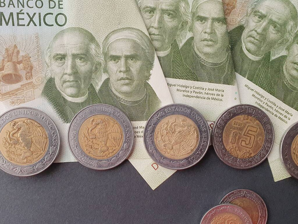 Mexikói 200 peso bankjegyek és egy peso érmék - Fotó, kép