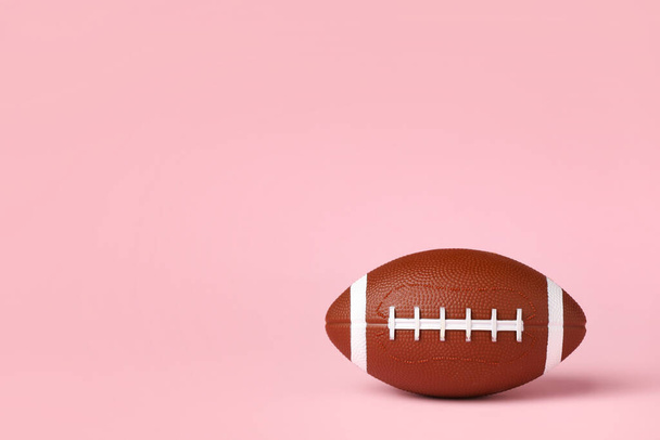Rugby palla su sfondo di colore - Foto, immagini