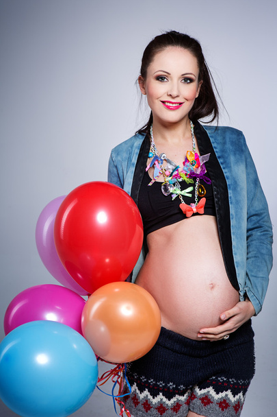 Pregnant woman with colorful balloons - Fotografie, Obrázek