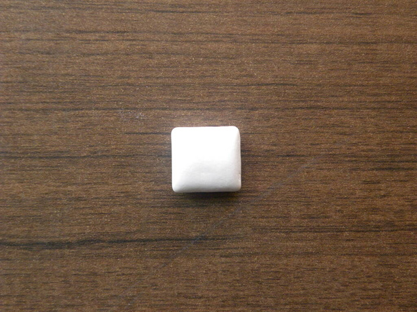 Μικρή λευκή τσίχλα - Φωτογραφία, εικόνα