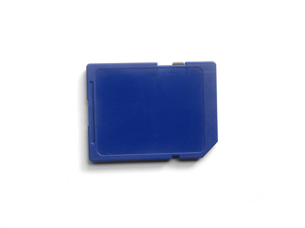 Cartão de memória pequeno de cor azul no fundo branco - Foto, Imagem