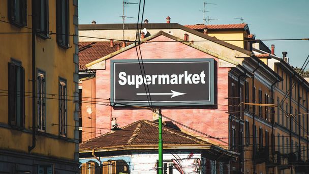 Calle Firme la Dirección Camino al Supermercado
 - Foto, Imagen