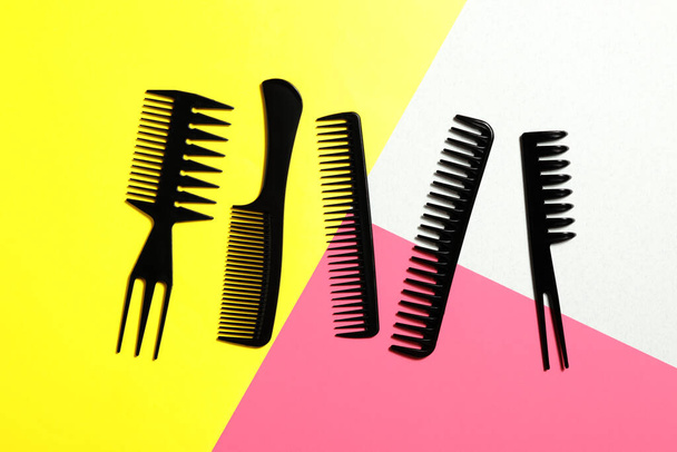 Set of black combs on color background, flat lay - Fotografie, Obrázek