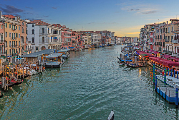 Вид на Канал - Гранде у Венеції під час заходу сонця. - Фото, зображення