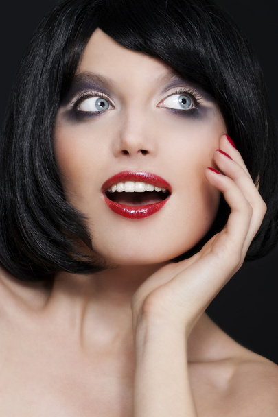 Женщина со стильным макияжем
 - Фото, изображение