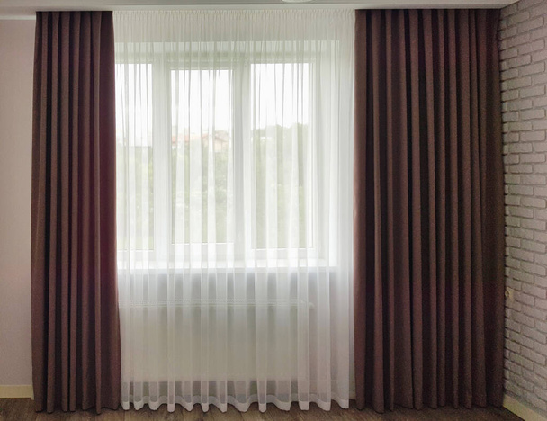 tul y cortinas en el interior de la habitación - Foto, Imagen