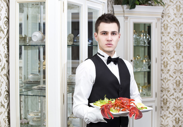 Waiter with a tray of food - Foto, afbeelding