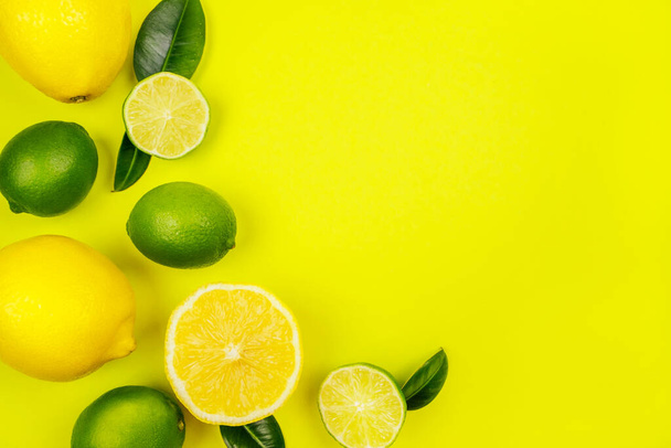 Bright summer flatlay with lemons and limes - Foto, afbeelding