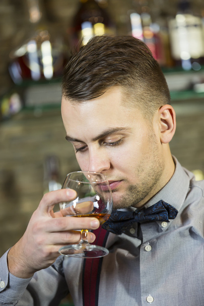 Young man working as a bartender - Φωτογραφία, εικόνα