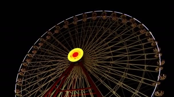 ruota panoramica nel parco divertimenti di notte  - Filmati, video