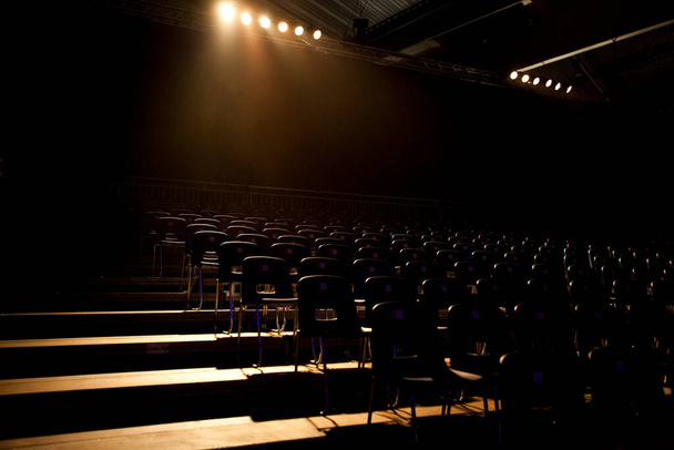 Пустые сиденья театра - Фото, изображение