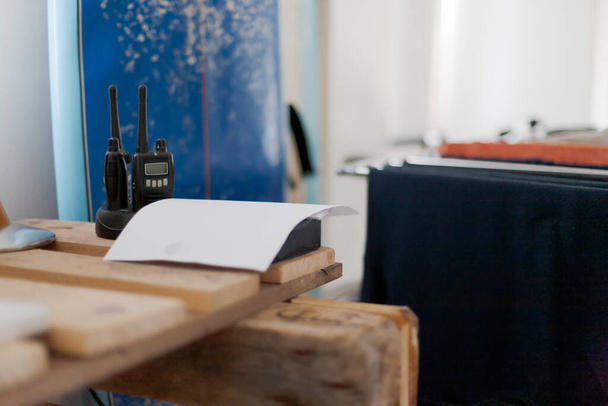 Two walkie-talkie radio set on the table - Foto, Imagen
