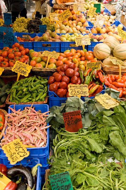 Овощи в Кампо дей Фьори в Риме
 - Фото, изображение