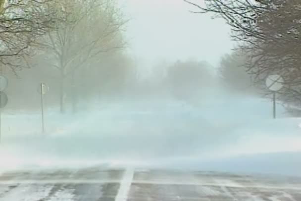 Snowdrifts en el camino
 - Metraje, vídeo