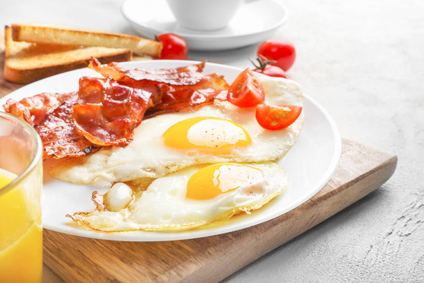 Full american breakfast with fried eggs and roasted bacon on white background. - Photo, Image